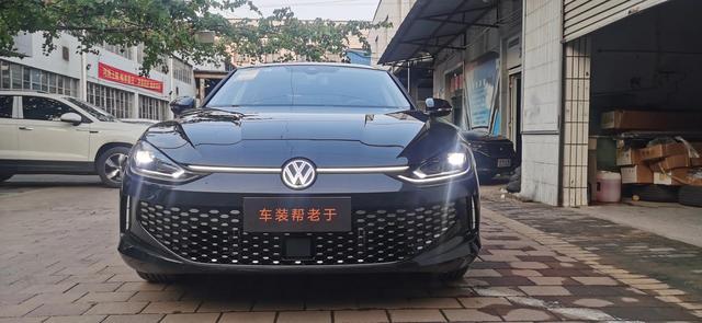 新款凌渡2022款图片新款？2022款凌渡L 280TSI DSG炫辣版