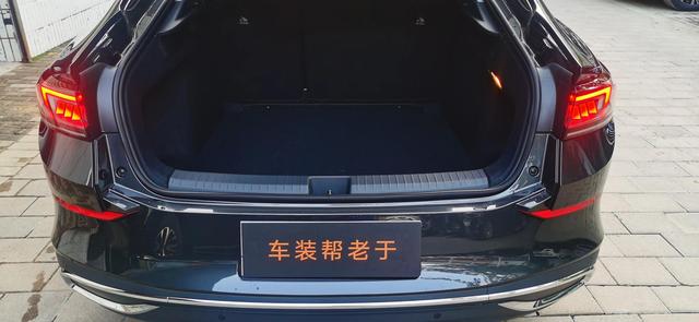 新款凌渡2022款图片新款？2022款凌渡L 280TSI DSG炫辣版